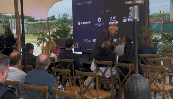 Voces en Foco en Country Plaza evento empresarial Santa Fe