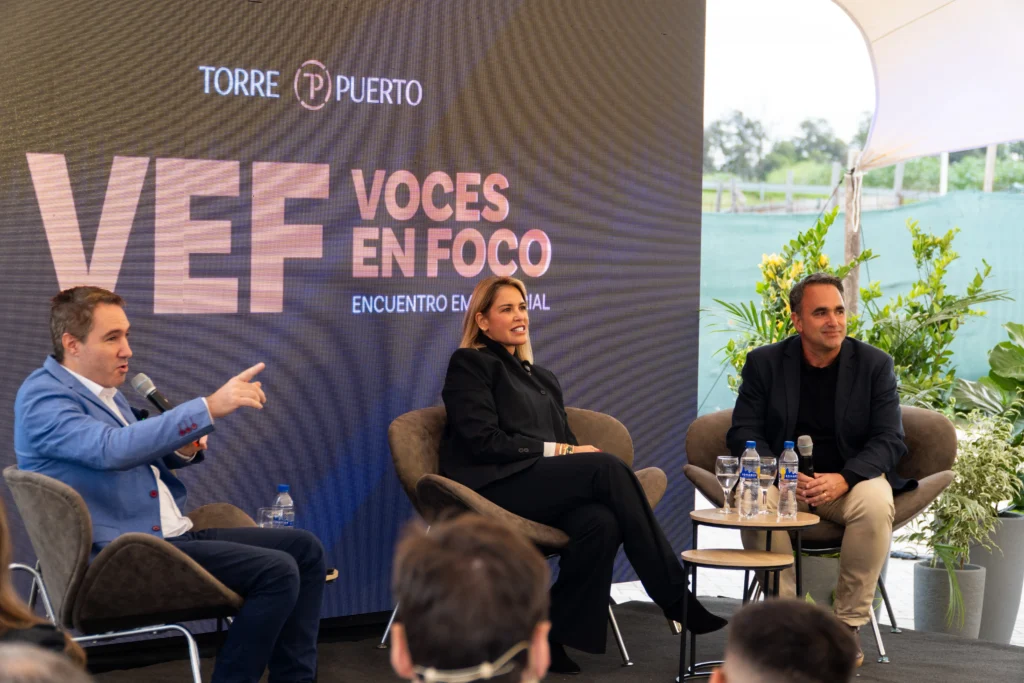 Damián Di Pace en Voces en Foco en Country Plaza