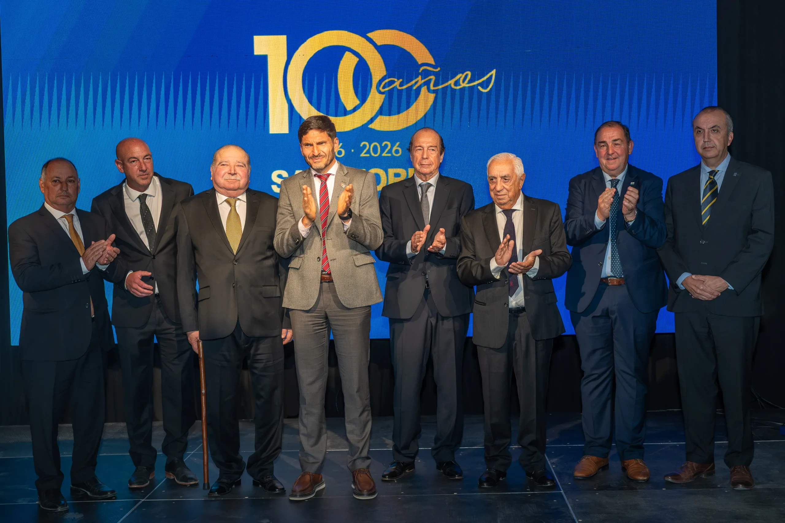 Celebración por los 100 años del Sanatorio Santa Fe con autoridades y representantes del sector sanitario.